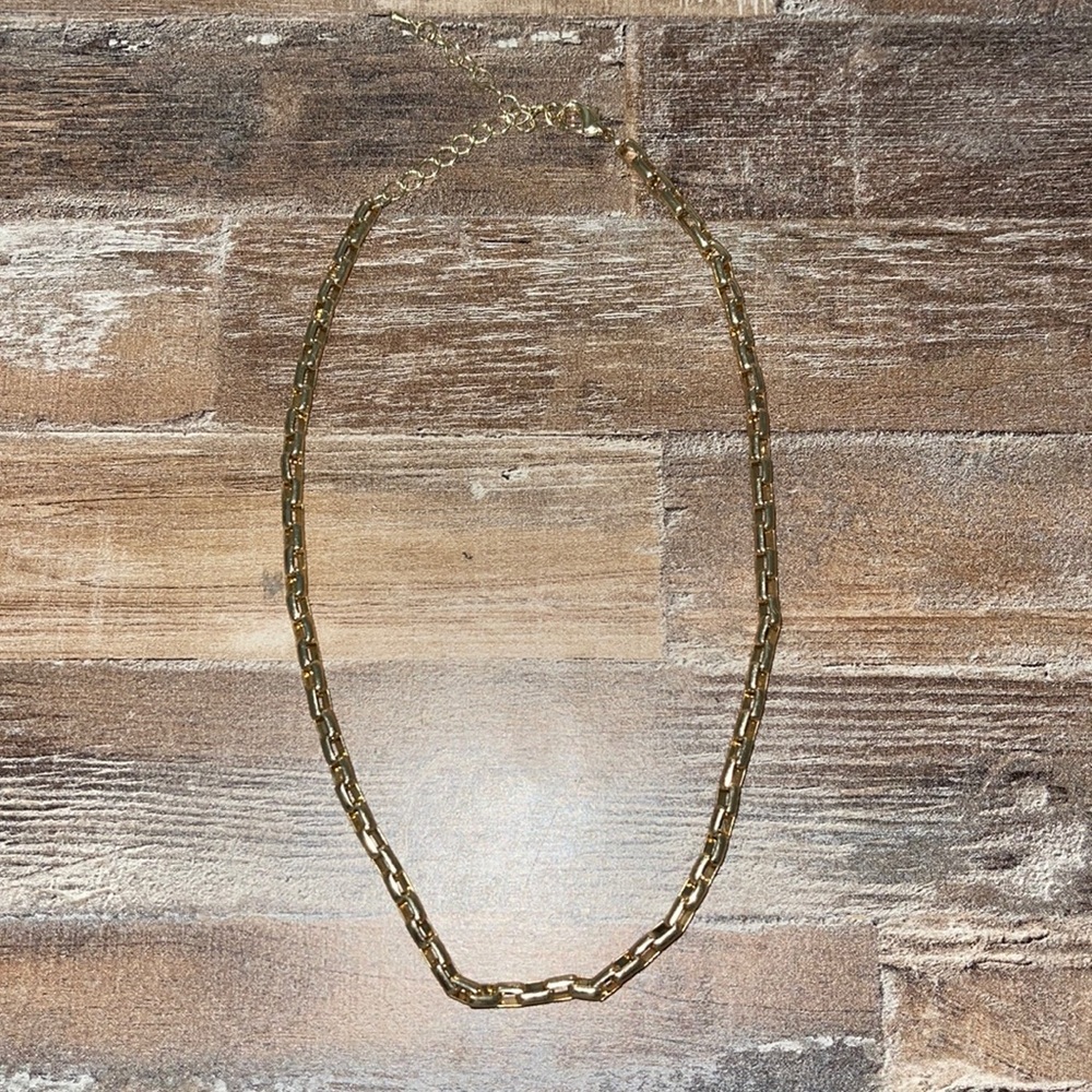 GOLD PLATED NECKLACE! Cute chainlike style, and only wore once.